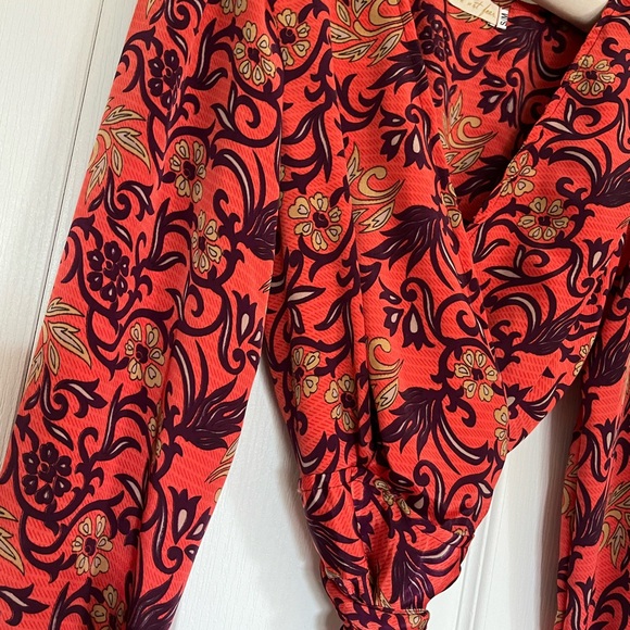 🇨🇦 Love Not Fear silk wrap blouse s/m - Picture 5 of 9